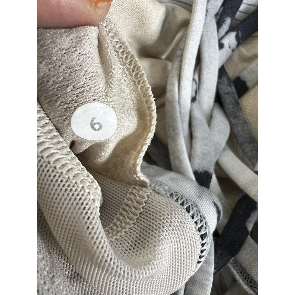 Lululemon Athletica Free To‎ Be Tank Top Built In Bra Size 6 White Striped
